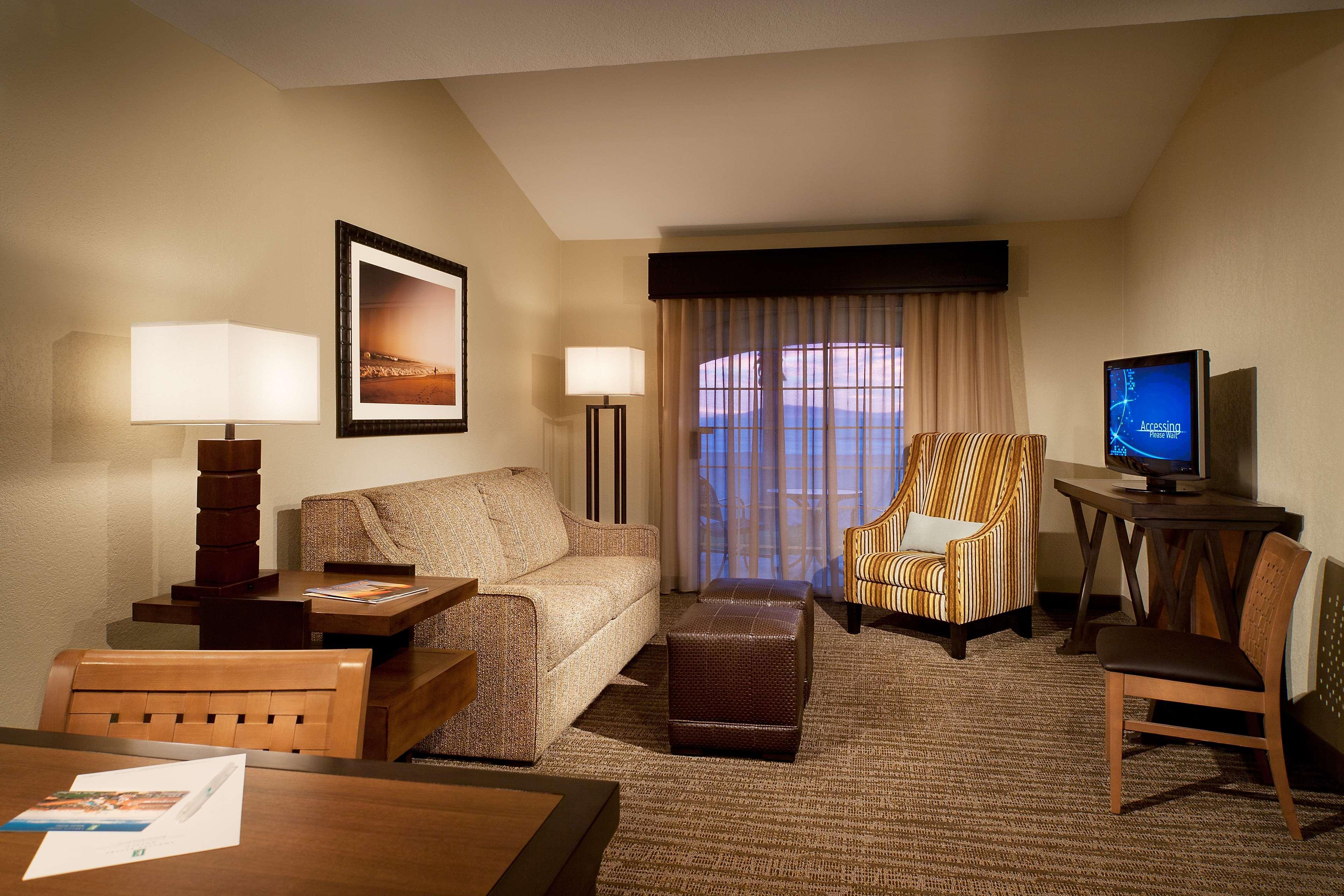 Zachari Dunes On Mandalay Beach, Curio Collection By Hilton Oxnard Room photo