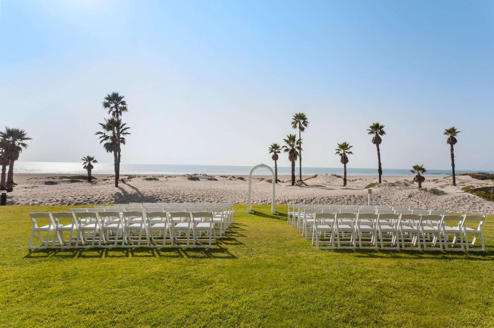 Zachari Dunes On Mandalay Beach, Curio Collection By Hilton Oxnard Exterior photo