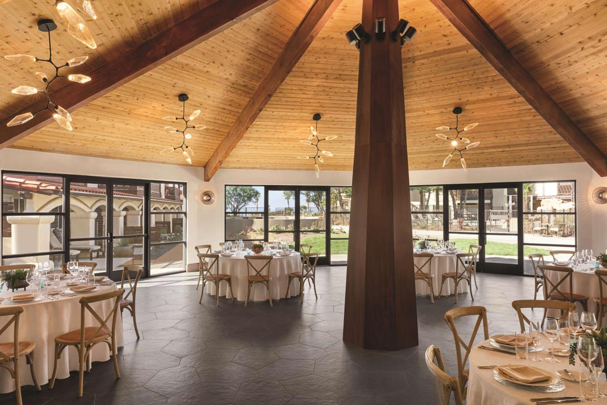 Zachari Dunes On Mandalay Beach, Curio Collection By Hilton Oxnard Exterior photo